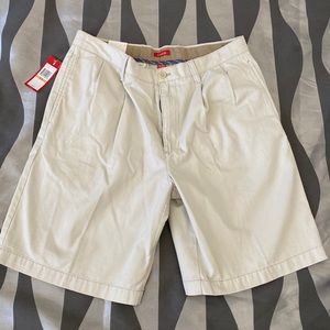 IZOD soft wash khaki shorts